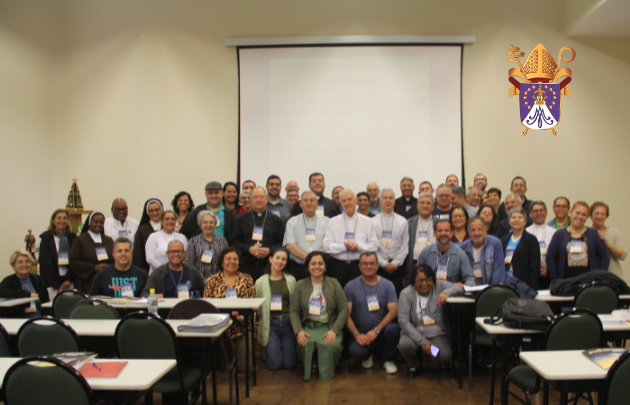 Participantes durante a formação com Padre