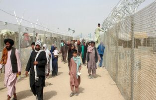 Cresce o número de refugiados no Afeganistão. Caritas teme pela presença cristã no país